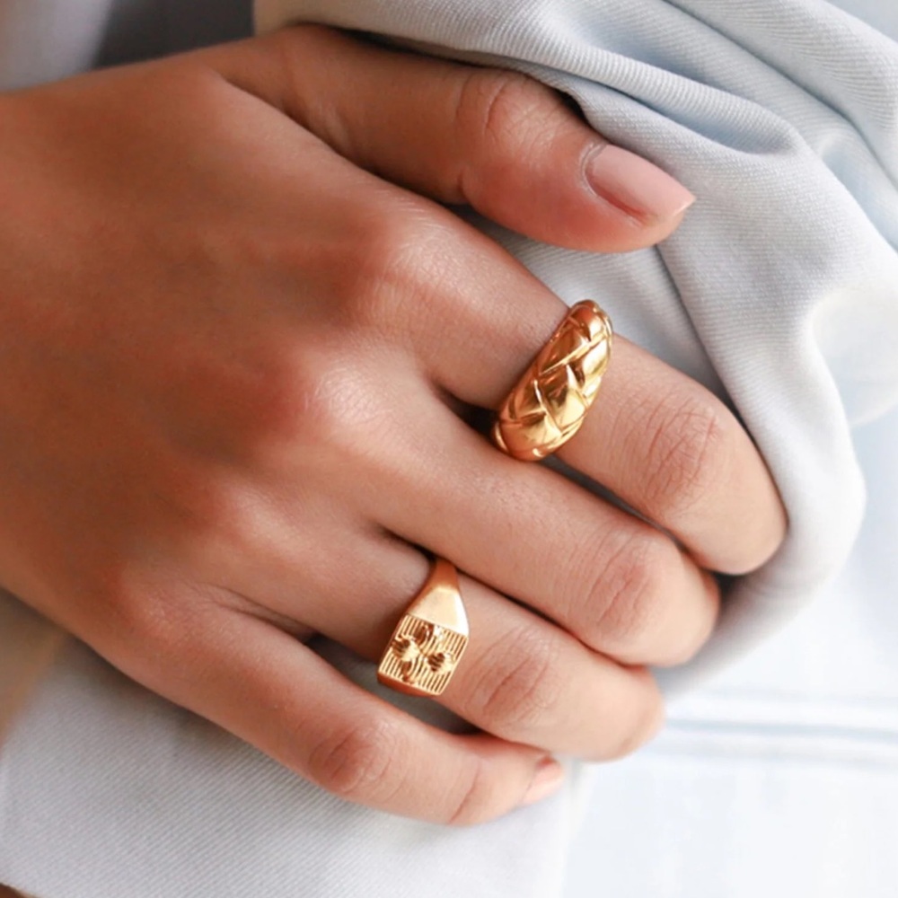 MISSOMA X LUCY WILLIAMS DOME WAFFLE RING | GOLD | Size 7 - Picture 4 of 9